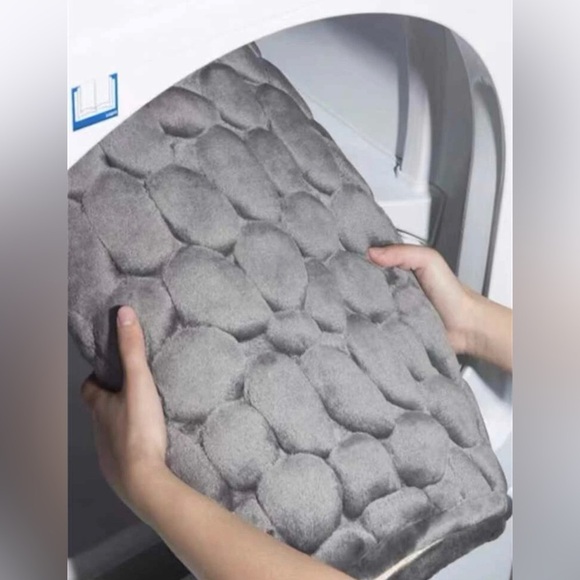 NEW BATHROOM RUG GREY COLOR - Picture 2 of 8